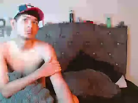 Snapshot of logan_willyams_ chatting on September 21, 2025, 9:49 pm logan willyams  online show from September 21, 2025, 9:49 pm