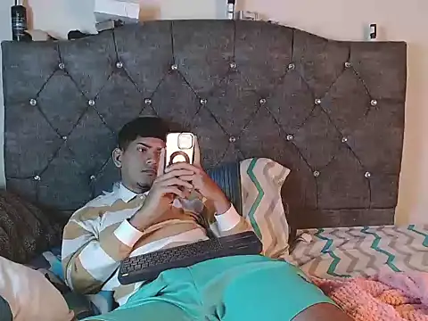 Snapshot of logan_willyams_ chatting on October 12, 2025, 1:26 am logan willyams  online show from October 12, 2025, 1:26 am