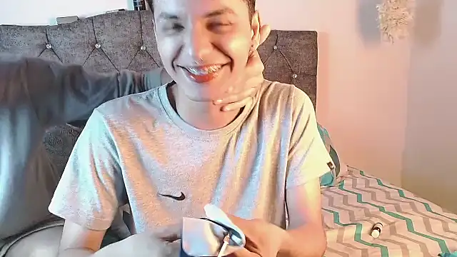 Snapshot of logan_willyams_ chatting on October 13, 2025, 10:54 pm logan willyams  online show from October 13, 2025, 10:54 pm