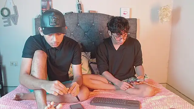 Snapshot of logan_willyams_ chatting on October 30, 2025, 4:03 am logan willyams  online show from October 30, 2025, 4:03 am