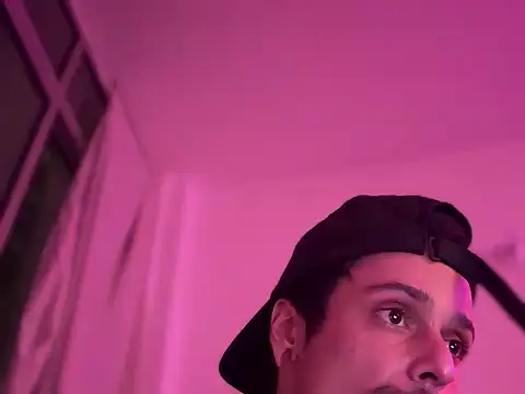 chrisalmeid  online show from November 5, 2025, 3:28 am