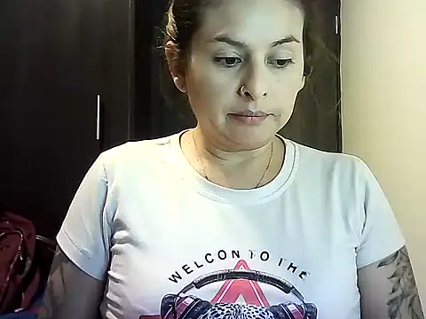 Valery  Rouse  online show from February 11, 2026, 1:21 am