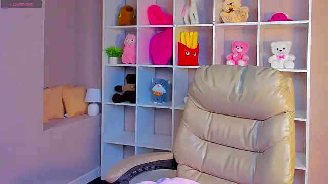 Lynn Martin online show from September 30, 2025, 1:10 am