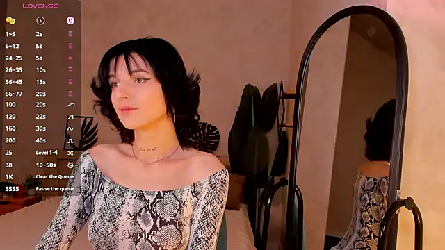 Lynn Martin online show from April 19, 2026, 12:43 am