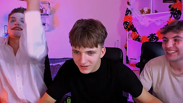 Snapshot of travis_wolf_ chatting on October 31, 2025, 9:16 pm travis wolf online show from October 31, 2025, 9:16 pm