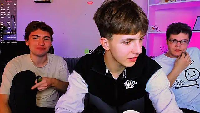 Snapshot of travis_wolf_ chatting on November 13, 2025, 8:19 pm travis wolf online show from November 13, 2025, 8:19 pm