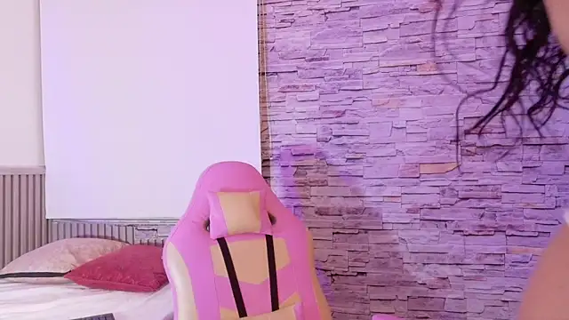 Snapshot of liz_monserrat_1 chatting on January 6, 2026, 7:39 pm liz monserrat 1 online show from January 6, 2026, 7:39 pm