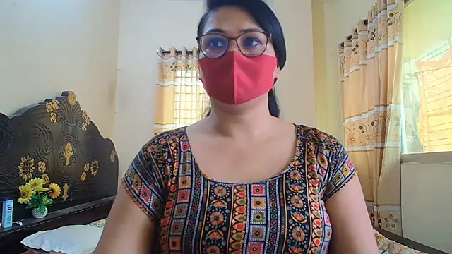 Snapshot of Elena_cruz5 chatting on June 5, 2026, 4:19 am Elena cruz5 online show from June 5, 2026, 4:19 am