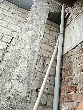 SaraBust online show from October 15, 2025, 6:19 pm