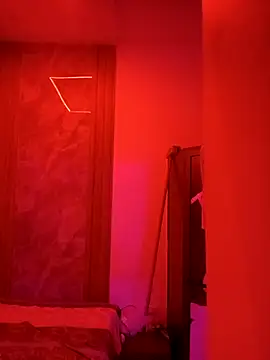 SaraBust online show from October 18, 2025, 2:25 am