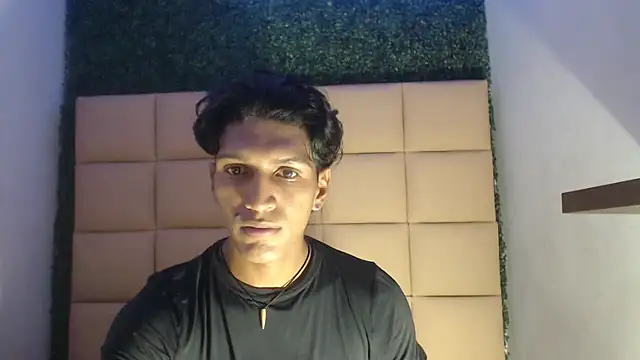 Snapshot of bull_cam chatting on September 21, 2025, 7:15 pm bull cam online show from September 21, 2025, 7:15 pm