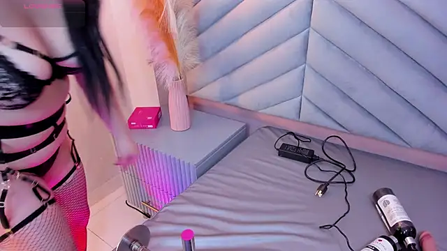 Mia Valentine  online show from November 16, 2025, 7:41 pm