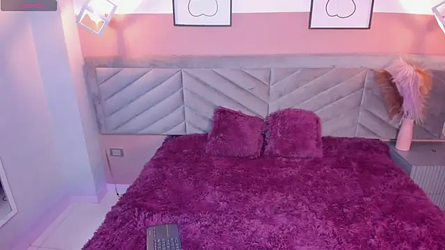 Mia Valentine  online show from November 29, 2025, 8:23 pm