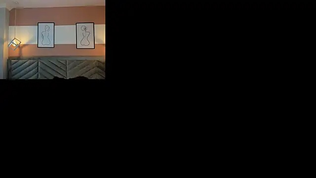 Mia Valentine  online show from December 3, 2025, 8:07 pm