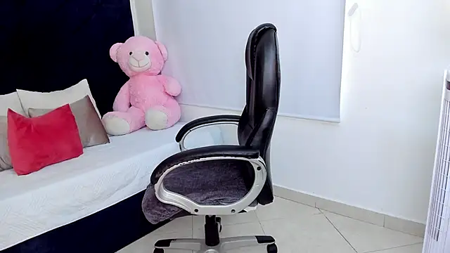 kate lua online show from November 8, 2025, 1:22 pm