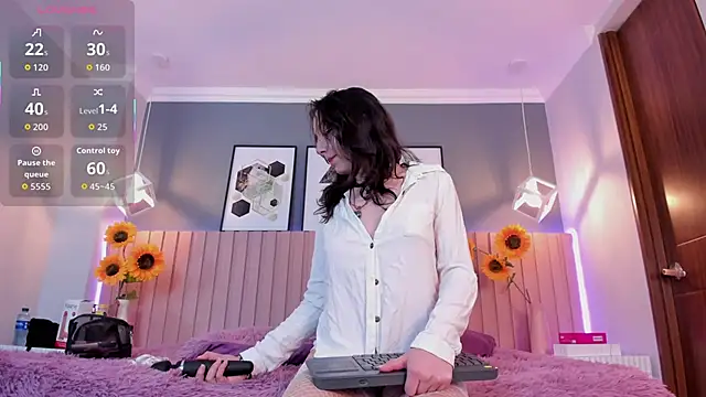 Nina Ford online show from February 11, 2026, 3:11 am