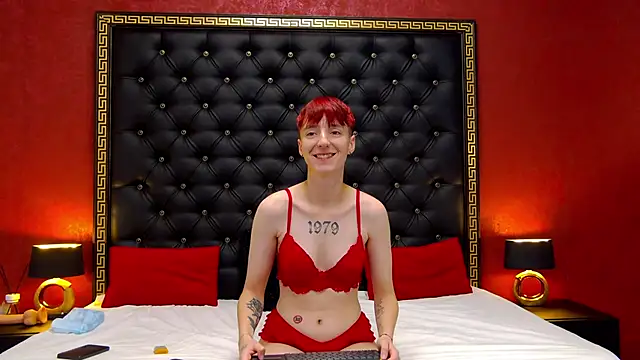 Luna Devil  online show from October 17, 2025, 5:37 pm