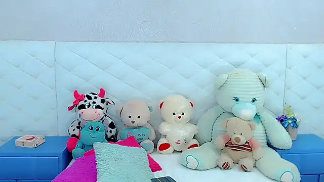 Snapshot of hanna_sweett34 chatting on December 22, 2025, 8:17 pm hanna sweett34 online show from December 22, 2025, 8:17 pm