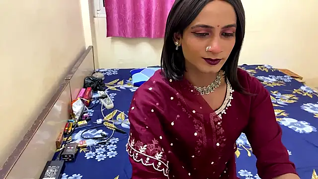 LuvLayla online show from November 4, 2025, 5:56 pm