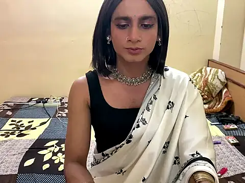 LuvLayla online show from December 20, 2025, 7:43 pm