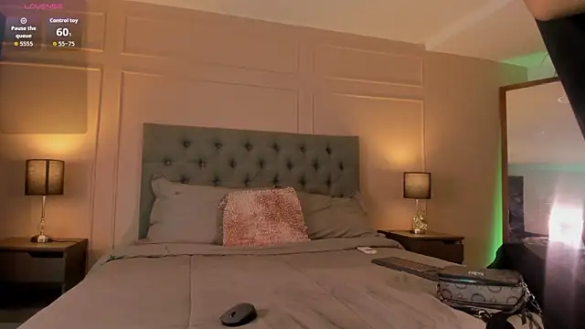 ALICESANDOVAL online show from October 27, 2025, 11:25 am