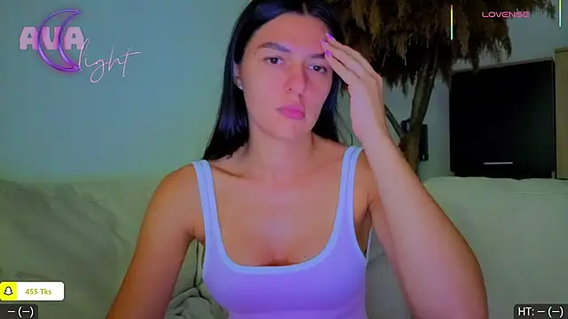 Snapshot of AavaalancheOfLuna chatting on September 9, 2025, 2:27 pm AavaalancheOfLuna online show from September 9, 2025, 2:27 pm