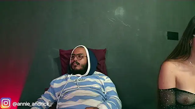  leda swan  online show from November 5, 2025, 12:49 pm