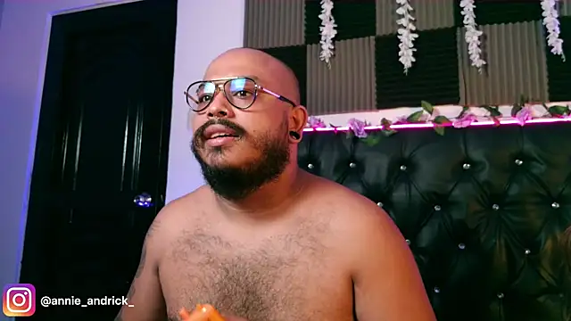  leda swan  online show from March 29, 2026, 9:09 am