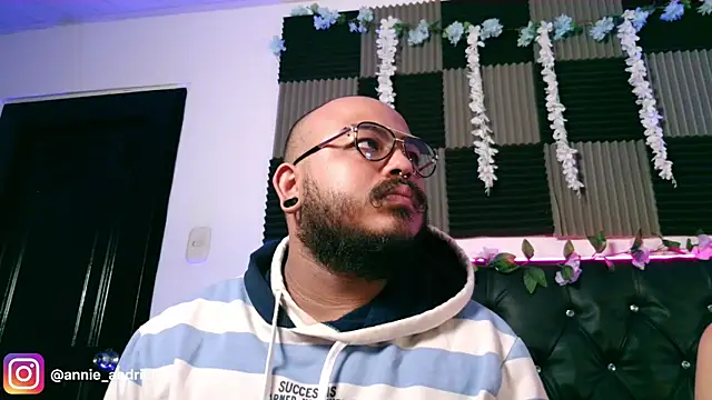  leda swan  online show from March 30, 2026, 11:00 am