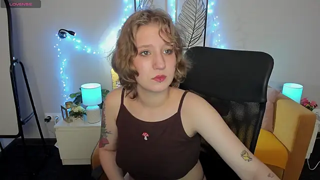 Hailey Foxy online show from September 19, 2025, 8:49 am