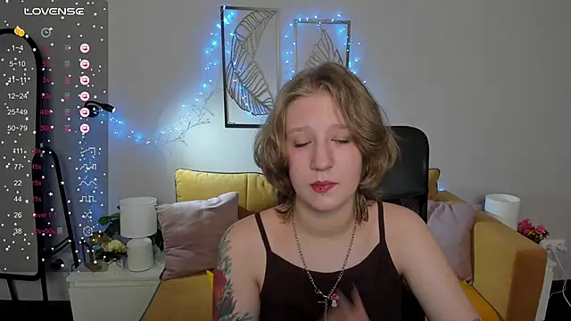 Snapshot of Hailey_Foxy chatting on September 21, 2025, 8:49 am Hailey Foxy online show from September 21, 2025, 8:49 am