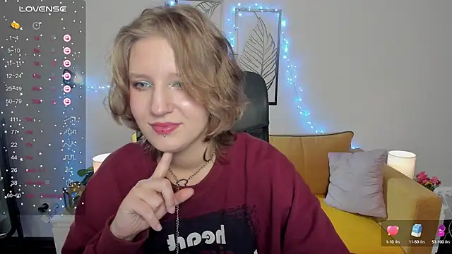 Snapshot of Hailey_Foxy chatting on October 3, 2025, 8:44 am Hailey Foxy online show from October 3, 2025, 8:44 am