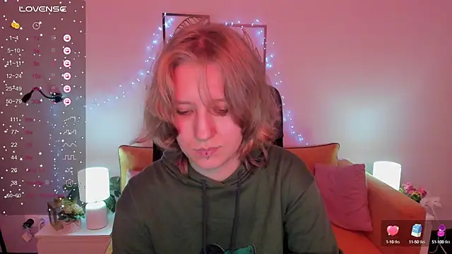 Snapshot of Hailey_Foxy chatting on October 5, 2025, 9:07 am Hailey Foxy online show from October 5, 2025, 9:07 am