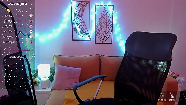 Snapshot of Hailey_Foxy chatting on October 6, 2025, 8:45 am Hailey Foxy online show from October 6, 2025, 8:45 am