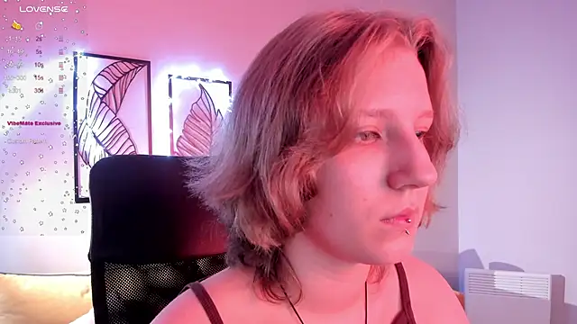 Snapshot of Hailey_Foxy chatting on October 25, 2025, 8:55 am Hailey Foxy online show from October 25, 2025, 8:55 am