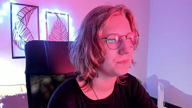 Snapshot of Hailey_Foxy chatting on November 17, 2025, 9:04 am Hailey Foxy online show from November 17, 2025, 9:04 am