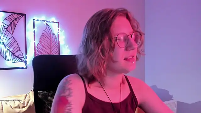 Snapshot of Hailey_Foxy chatting on November 18, 2025, 9:03 am Hailey Foxy online show from November 18, 2025, 9:03 am