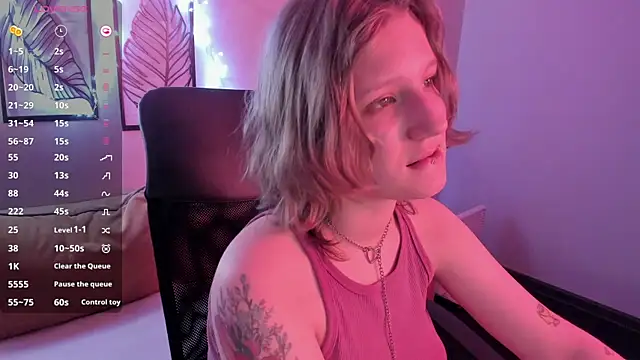 Snapshot of Hailey_Foxy chatting on December 4, 2025, 8:12 am Hailey Foxy online show from December 4, 2025, 8:12 am