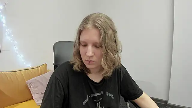 Snapshot of Hailey_Foxy chatting on February 12, 2026, 12:44 pm Hailey Foxy online show from February 12, 2026, 12:44 pm