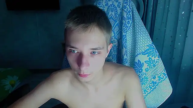 glasses cat online show from February 11, 2026, 10:15 pm