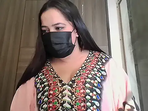 Snapshot of Queen_Pari87 chatting on November 17, 2025, 8:53 am Queen Pari87 online show from November 17, 2025, 8:53 am