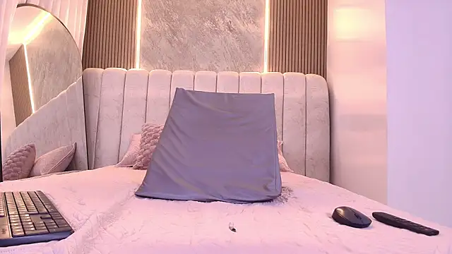 Snapshot of mia_scot chatting on November 27, 2025, 12:07 pm mia scot online show from November 27, 2025, 12:07 pm