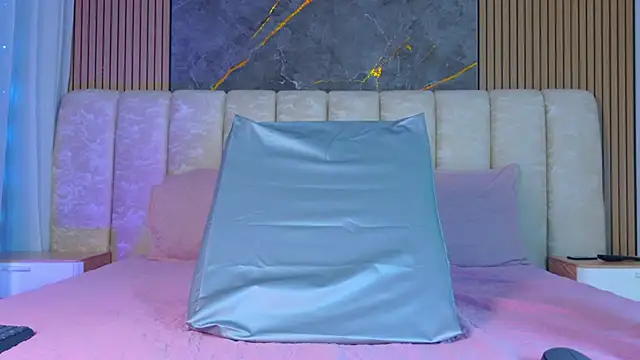 mia scot online show from February 5, 2026, 11:59 am