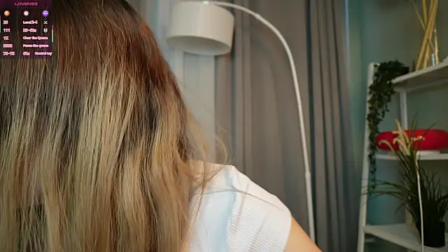 Lina Glow online show from November 22, 2025, 6:56 am