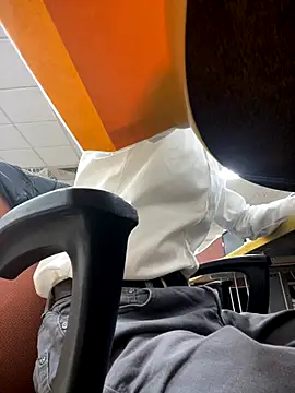 Snapshot of Daddygarry chatting on October 15, 2025, 12:05 pm Daddygarry online show from October 15, 2025, 12:05 pm