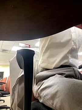 Snapshot of Daddygarry chatting on October 21, 2025, 12:17 pm Daddygarry online show from October 21, 2025, 12:17 pm