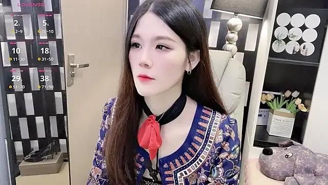 Yueyue-MM online show from November 26, 2025, 1:39 am