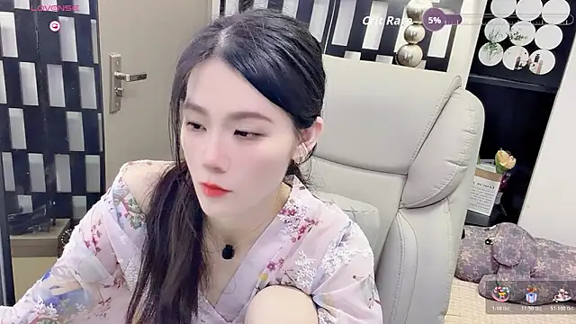 Yueyue-MM online show from June 7, 2026, 1:04 pm