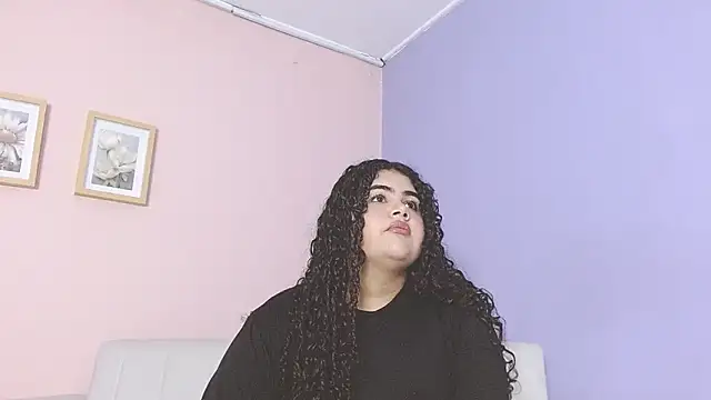 lourdes moon22 online show from September 10, 2025, 12:38 pm