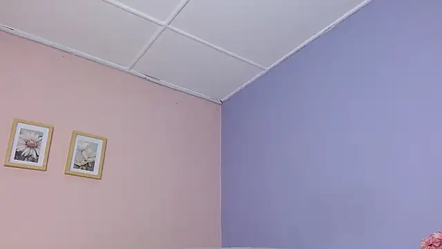 lourdes moon22 online show from September 12, 2025, 12:38 pm